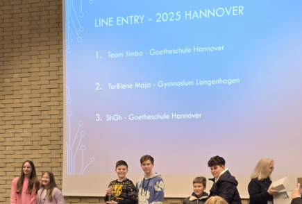 Team &quot;TurBiene Maja&quot; begeistert bei RoboCup-Qualifikation in Hannover - sieben Teams des Gymnasiums Langenhagen fahren nach Nürnberg